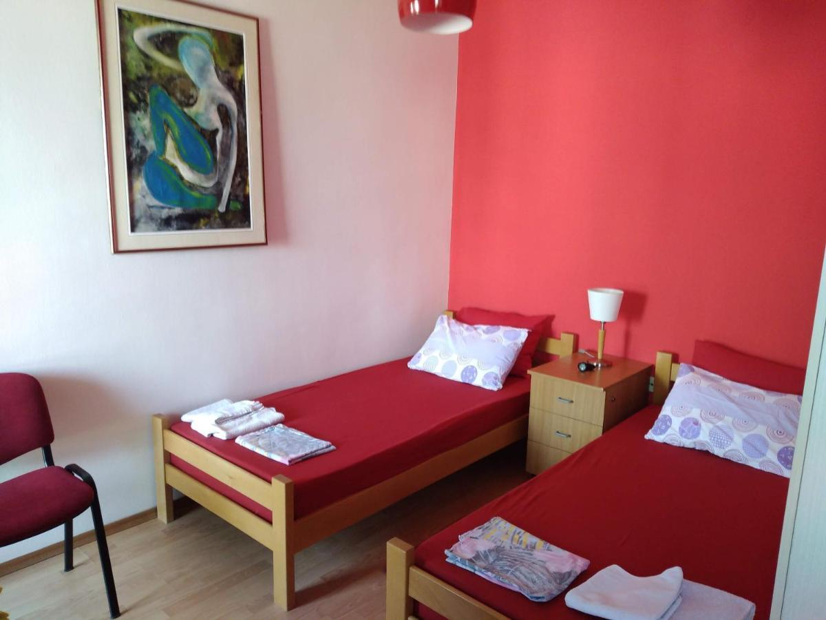 Skopje City Center Red Apartment Exterior foto
